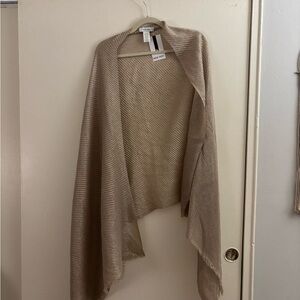 9 west scarf NWT (no arm holes)